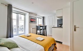 New And Bright Studio In The Heart Of Paris